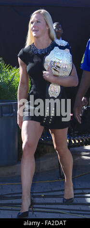 Holly Holm brings her championship belt to set of 'Extra' at Universal ...