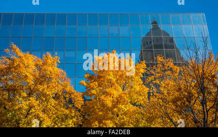 IDAHO STATE CAPITOL reflecting in the Hall of Mirrors bordered by Autumn Trees. Boise, Idaho, USA Stock Photo