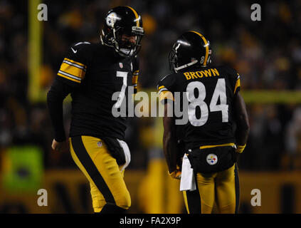 Pittsburgh, PA, USA. 20th Dec, 2015. Ben Roethlisberger #7, and Antonio Brown #84 celebrate during the Denver Broncos vs Pittsburgh Steelers game at Heinz Field in Pittsburgh, PA. Jason Pohuski/CSM/Alamy Live News Stock Photo