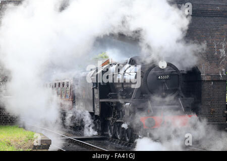 LMS Stanier Class 5, 'Black 5', 45337, pulling a train on the North Norfolk Railway, Norfolk, England, UK. Stock Photo