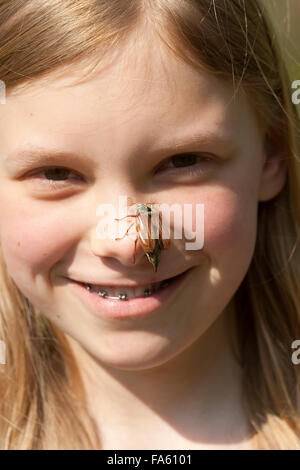 Maybeetle, common cockchafer, maybug, girl, child, Maikäfer, Feld-Maikäfer, Feldmaikäfer, Melolontha melolontha, Mädchen, Kind