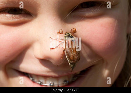 Maybeetle, common cockchafer, maybug, girl, child, Maikäfer, Feld-Maikäfer, Feldmaikäfer, Melolontha melolontha, Mädchen, Kind