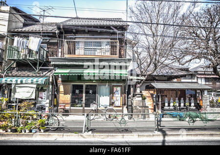 Japanese houses in Yanaka neighborhood in old tokyo Stock Photo