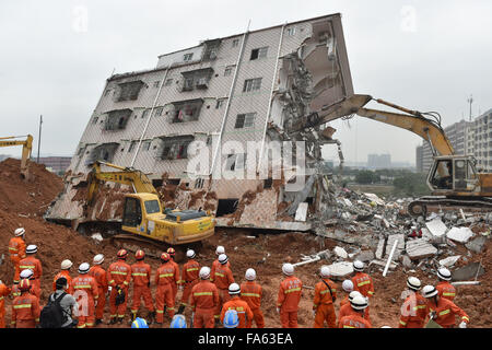 Beijing, China's Guangdong Province. 22nd Dec, 2015. Rescuers work at the site of landslide at an industrial park in Shenzhen, south China's Guangdong Province, Dec. 22, 2015. One body was dug out around 6 a.m. on Tuesday morning after dozens of people were buried in Sunday's landslide in Shenzhen. The number of missing people in the landslide was revised to 85 from 91, the local government said on Monday evening. Credit:  Liang Xu/Xinhua/Alamy Live News Stock Photo