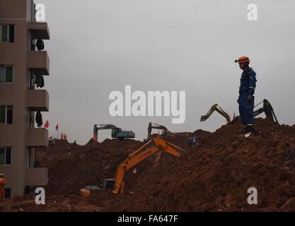 Beijing, China's Guangdong Province. 22nd Dec, 2015. Rescuers work at the site of landslide at an industrial park in Shenzhen, south China's Guangdong Province, Dec. 22, 2015. One body was dug out around 6 a.m. on Tuesday morning after dozens of people were buried in Sunday's landslide in Shenzhen. The number of missing people in the landslide was revised to 85 from 91, the local government said on Monday evening. Credit:  Jin Liangkuai/Xinhua/Alamy Live News Stock Photo
