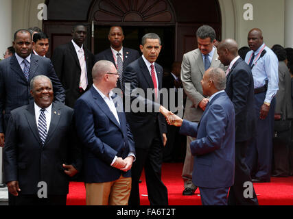 US President Barack Obama (center) attends photo opp with government leaders at the Fifth Summit. (Photo by Sean Drakes/Alamy)