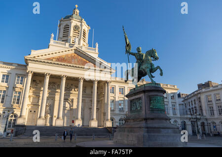 Statue of Godefroid de Bouillon, first king of Jerusalem, in front of Saint Jacques-sur-Coudenberg church, Brussels, Belgium. Stock Photo