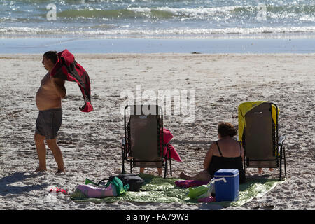 Adelaide, Australia. 23rd Dec, 2015. Another hot day in Adelaide draws ...