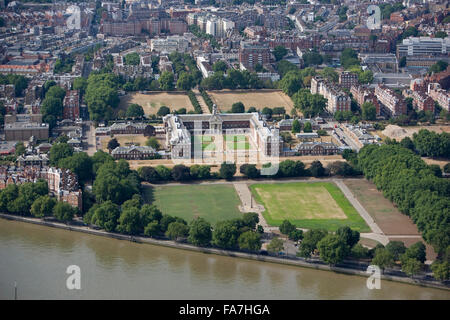 ROYAL HOSPITAL CHELSEA, London. The Royal Hospital was founded in 1683 by Charles II as a provision for old or injured soldiers, on the model of the Invalides in Paris (which was founded in 1670). It was designed by Sir Christopher Wren to accommodate up Stock Photo