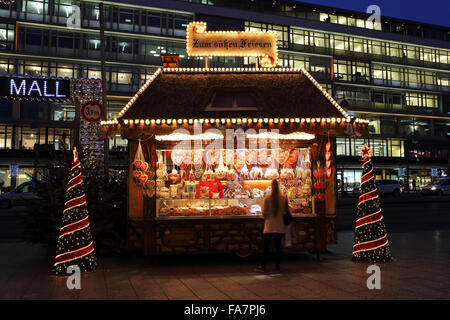 A stall selling gingerbread hearts at the City Weihnachtsmarkt am Gedachtniskirche Christmas market on Ku'damm in Berlin. Stock Photo