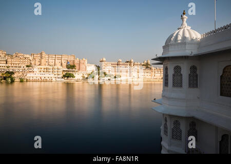 The Taj Lake Palace hotel on Lake Pichola, Udaipur, Rajasthan Stock Photo