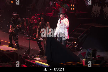 San Diego, CA, USA. 20th Dec, 2015. December 20, 2015 - San Diego, California, USA - Rocker Alice Cooper performs during a concert at San Diego State University. © KC Alfred/ZUMA Wire/Alamy Live News Stock Photo