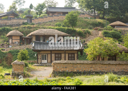 Traditional Hanok houses, Yangdong Folk Village, Gyeongju-si, Gyeongsangbuk-do, South Korea Stock Photo