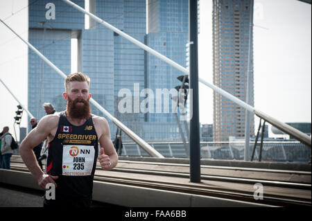 Rotterdam, The Netherlands. 04th Apr, 2015. Participants run on the Erasmus bridge during the Rotterdam Marathon. Credit:  Romy Arroyo Fernandez/Alamy Stock Photo