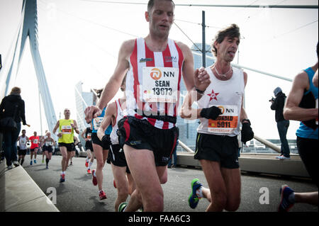 Rotterdam, The Netherlands. 04th Apr, 2015. Participants run on the Erasmus bridge during the Rotterdam Marathon. Credit:  Romy Arroyo Fernandez/Alamy Stock Photo