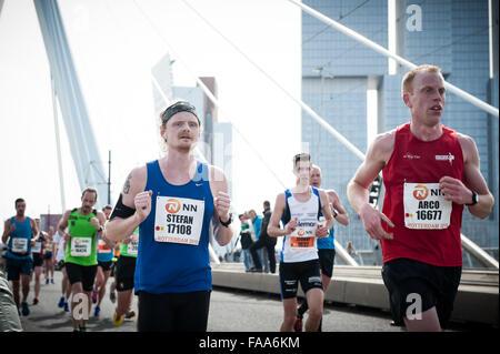 Rotterdam, The Netherlands. 04th Apr, 2015. Participants run on the Erasmus bridge during the Rotterdam Marathon. Credit:  Romy Arroyo Fernandez/Alamy Stock Photo