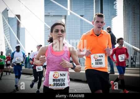 Rotterdam, The Netherlands. 04th Apr, 2015. Participants run on the Erasmus bridge during the Rotterdam Marathon. Credit:  Romy Arroyo Fernandez/Alamy Stock Photo