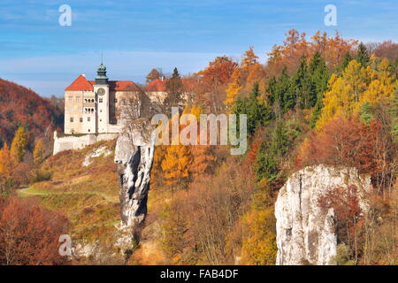 Pieskowa Skala - castle and Hercules Club Rock, National Park near Cracow, Poland Stock Photo