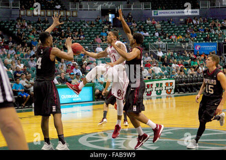 Honolulu, Hawaii, USA.  25th December, 2015. Oklahoma Sooners guard Isaiah Cousins (11) passes the ball during the action between the Harvard Crimson and the Oklahoma Sooners at the 2015 Diamond Head Classic at Stan Sheriff Center in Honolulu, HI. Credit:  Cal Sport Media/Alamy Live News Stock Photo