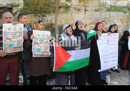 Jerusalem, West Bank. 26th Dec, 2015. Palestinians take part in a demonstration demanding Israeli authorities to return the bodies of alleged Palestinian attackers outside Damascus Gate in Jerusalem's old city. © Mahfouz Abu Turk/APA Images/ZUMA Wire/Alamy Live News Stock Photo