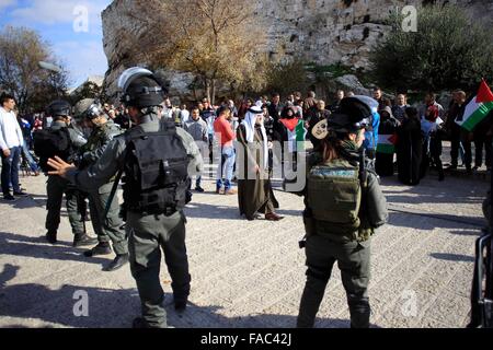 Jerusalem. 26th Dec, 2015. Israeli security forces stand by during a protest by Palestinians outside Jerusalem's Old City on Dec. 26, 2015. Palestinians protested on Saturday, demanding the return of the bodies who have been killed during the latest wave of violence with Israel. © Muammar Awad/Xinhua/Alamy Live News Stock Photo