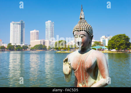 Sri Lanka - Colombo city, Seema Malaka Temple on Beira Lake Stock Photo