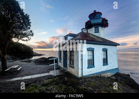 Lime Kiln Lighthouse stands watch over Haro Strait at dawn, Washington Stock Photo