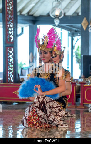 Women performing a traditional Javanese dance at The Sultan's Palace / Kraton, Yogyakarta, Java, Indonesia, Asia Stock Photo