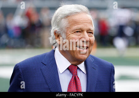 New England Patriots' owner Robert Kraft watches the final moments of ...