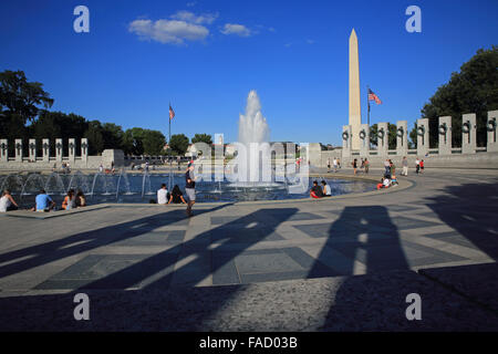 The Washington Monument from the World War II Memorial in Washington DC, USA Stock Photo