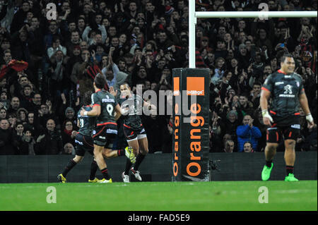 Toulouse, France. 27th Dec, 2015. Top 14 rugby Union. Touluse versus Toulon. Gael Fickou (st) scores his try Credit:  Action Plus Sports/Alamy Live News Stock Photo