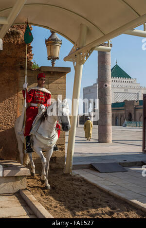 Royal guard in entry of mausoleum of mausoleum of Kings Mohammed V, Hassan II and Prince Mulay Abdallah. Rabat, Morocco. Stock Photo