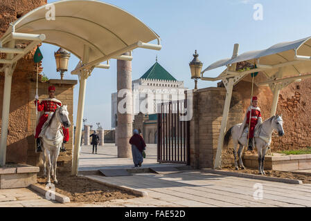 Royal guard in entry of mausoleum of mausoleum of Kings Mohammed V, Hassan II and Prince Mulay Abdallah. Rabat, Morocco. Stock Photo