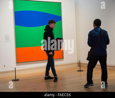 New York, USA. 28th Dec, 2015. Visitors to the Metropolitan Museum of Art in New York view Ellsworth Kelly's 'Blue Green Red' (1962-63) on Monday, December 28, 2015. Kelly, one of the premiere abstract artists of the 20th century died Sunday at the age of 92.  Credit:  Richard B. Levine/Alamy Live News Stock Photo