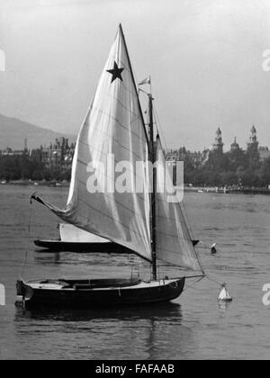 Ein Segelboot auf dem Zürichsee in Zürich, Schweiz 1930er Jahre. A ...
