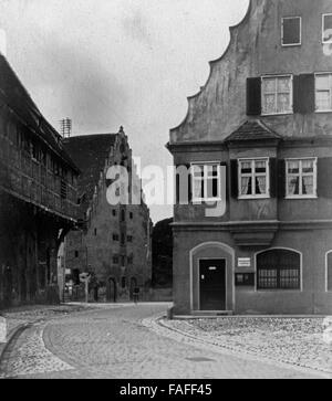 Ferienfahrt durch fränkische Städte in den 1920er Jahren, hier: Gebäude in Nördlingen Stock Photo