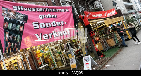 Hamburg, Germany. 29th Dec, 2015. A banner that reads 'Silvesterfeuerwerk grosser Sonderverkauf' (lit. New Year's Eve fireworks large special sale) pictured at the entrance to a store in Hamburg, Germany, 29 December 2015. The sale of fireworks started on the same day. Photo: MARKUS SCHOLZ/dpa/Alamy Live News