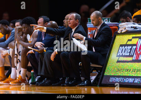 Knoxville, Tennessee, USA. 29th Dec, 2015. head coach Rick Barnes of the Tennessee Volunteers during the NCAA basketball game between the University of Tennessee Volunteers and the Tennessee State University Tigers at Thompson Boling Arena in Knoxville TN  Credit:  Tim Gangloff/Cal Sport Media/Alamy Live News Stock Photo