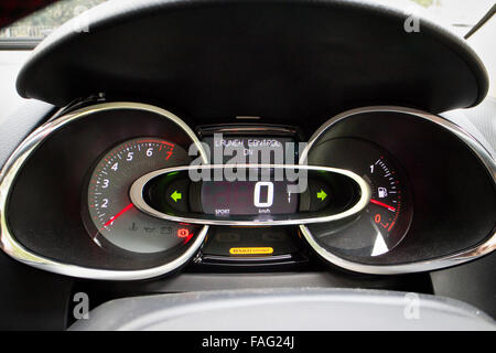 Renault Clio 4 RS in pista Foto stock - Alamy