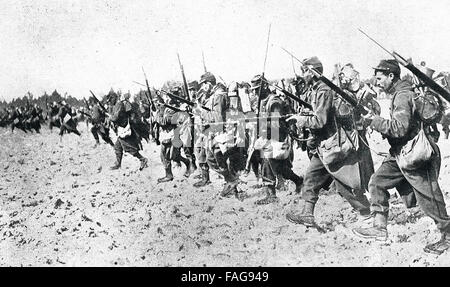 Bayonet charge by French soldiers typical of the gallantry and spirit they display in action. World War I Stock Photo