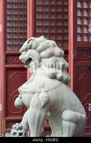 Lion statue, Chenghuang Temple (City God Temple), Shanghai, China Stock Photo