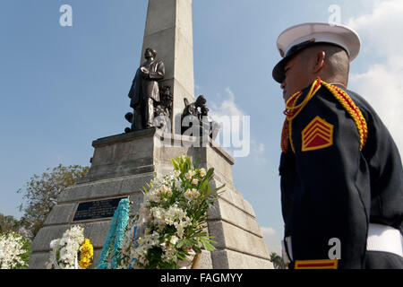 Manila, Philippines. 30th Dec, 2015. A marine stands guard beside the monument of Dr. Jose Rizal at the Rizal park in Manila. Hundreds of Filipinos commemorated Dr. Jose Rizal's 119th death aniversary at the Rizal Park in Manila. Credit:  J Gerard Seguia/ZUMA Wire/Alamy Live News Stock Photo