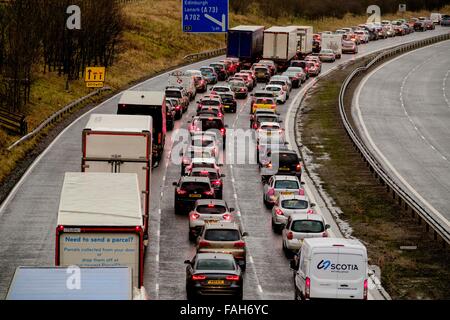 Abington, South Lanarkshire, Scotland, UK.  30th December 2015.  Traffic chaos on the M74 motorway at Abington in South Lanarkshire.  The motorway was closed just north of here at junction 13 due to severe flooding. Credit:  Andrew Wilson/Alamy Live News Stock Photo