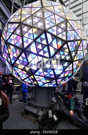 New York, USA. 30th Dec, 2015. The Times Square New Year's Eve Ball is tested the day before the celebrations of New Year's Eve atop the roof of One Times Square, in New York, the United States, on Dec. 30, 2015. The iconic Times Square New Year's Eve Ball is lit and sent up the 130-foot pole atop One Times Square on Wednesday for final preparations. The 32,000 LEDs that are in the ball can be individually controlled by software. Credit:  Wang Lei/Xinhua/Alamy Live News Stock Photo