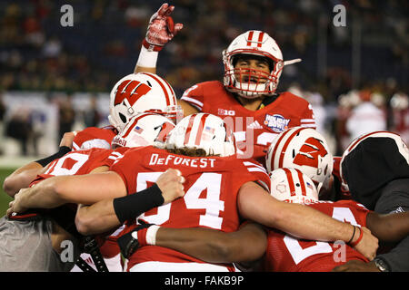 San Diego, CA. 30th Dec, 2015. Wisconsin players get pumped up before the game between the Wisconsin Badgers and the USC Trojans, National Funding Holiday Bowl, Qualcomm Stadium in San Diego, CA. Photographer: Peter Joneleit/Cal Sport Media. © csm/Alamy Live News Stock Photo