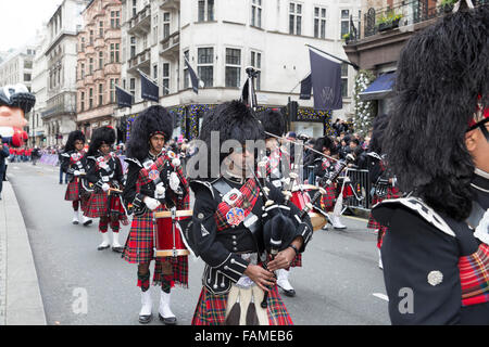 London, UK. 1st January, 2016.  Shree muktajeevan bagpipe players at the London New Year’s Day Parade 2016 Credit: Keith Larby/Alamy Live News Stock Photo