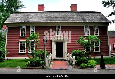 Sudury, Massachusetts:  Colonial-era 1716 Wayside Inn Stock Photo