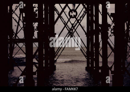 Aberystwyth, UK. 1st Jan, 2016. A flock of Starlings roosting under the pier at Aberystwyth, Ceredigion for the first time in 2016, West Wales, UK Credit:  Elgan Griffiths/Alamy Live News Stock Photo