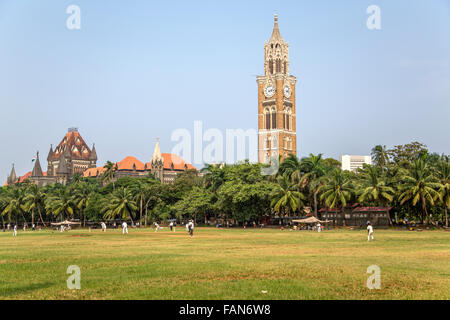 MUMBAI, INDIA - OCTOBER 10, 2015: Unidentified people playing sqiash by the Rajabai Clock Tower in Mumbai. Tower was completed a Stock Photo