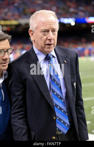 New Orleans, Los Angeles, USA. 1st January, 2016. New Orleans Louisiana, USA. 1st Jan, 2016. Former Ole Miss Quarterback Archie Manning (1968-1970) walks the sidelines before the Allstate Sugar Bowl between Oklahoma State Cowboys and the Ole Miss Rebels at the Mercedes Benz Superdome in New Orleans Louisiana. Credit: Steve Dalmado/Cal Sport Media/Alamy Live News Stock Photo